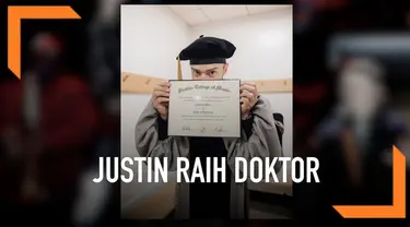 Justin Timberlake meraih gelar doktor musik dari Berklee College of Music di Boston, AS. Momen kebahagiaan saat ia menggunakan toga diunggahkan di media sosial.