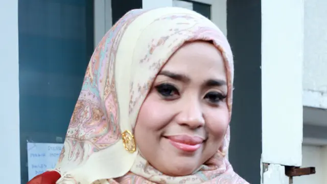 6 Potret Transformasi Muzdalifah, Kini Makin Langsing dan Modis