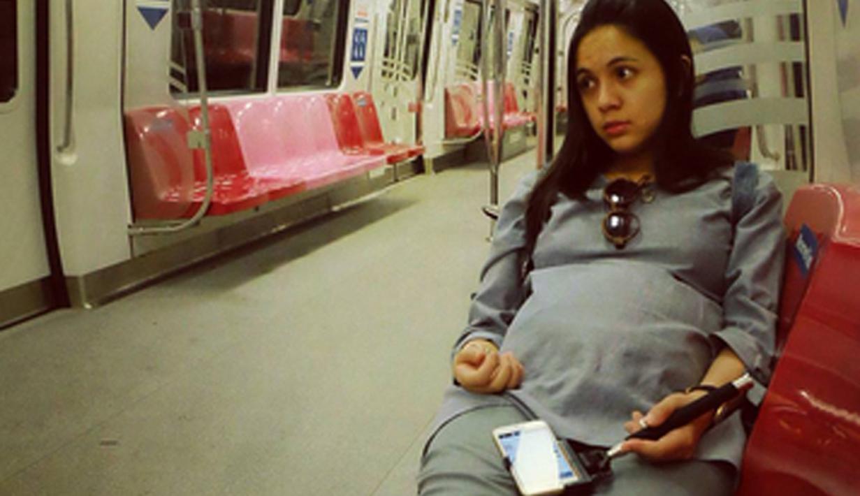 Nycta Gina Melahirkan Anak Pertama Laki-laki - Photo 