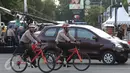 Polisi saat melakukan patroli menggunakan sepeda di Kawasan Bundaran HI, Jakarta, kamis (31/12). Kegiatan ini untuk  perayaan pergantian tahun baru. (Liputan6.com/Angga Yuniar)