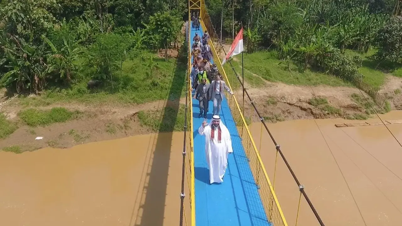 Peresmian Jembatan Gantung Ciwaru dengan Bantuan UEA
