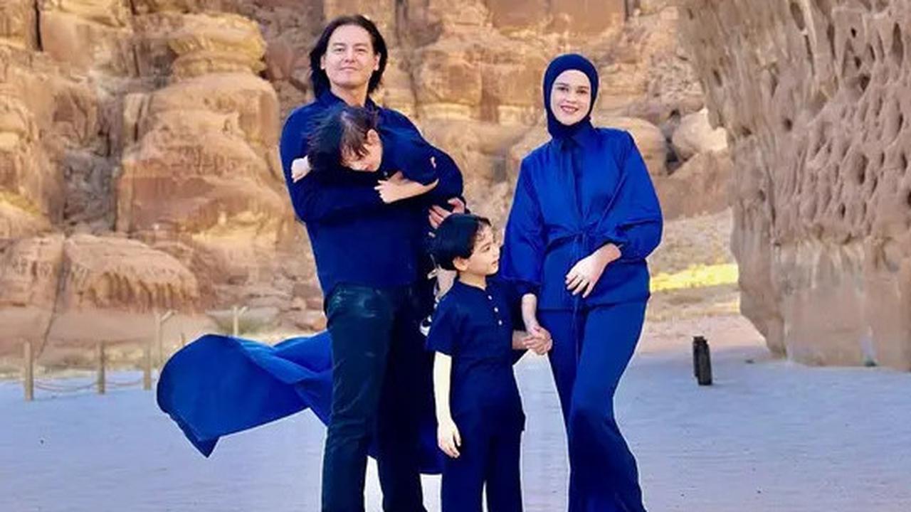 Definisi Keluarga Good Looking, Potret Roger Danuarta & Cut Meyriska Ajak Anak-anak Berkunjung ke Al Ula