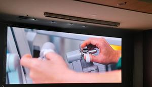 Teknologi bedah robotik da Vinci Xi, bantu dokter bisa melakukan operasi lebih presisi bermanuver ke segala arah.