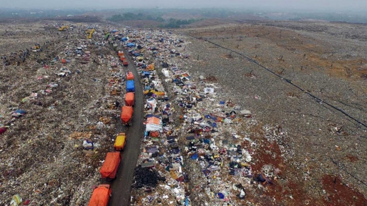 Pandangan udara TPST Bantargebang kembali aktif