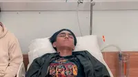 6 Potret Lionel Nathan Anak Darius Sinathrya Dirawat di RS Akibat Nyeri Perut, Jalani Tes Darah hingga USG