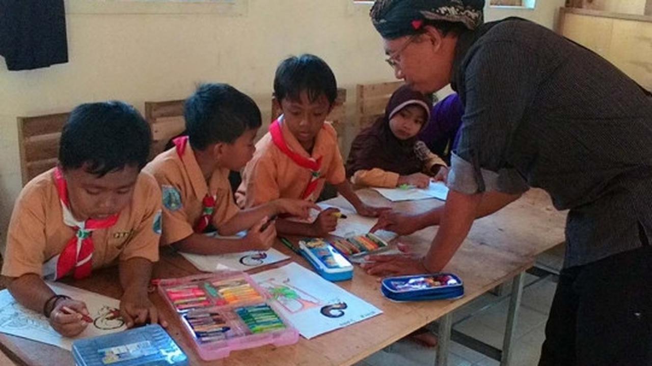 Kisah Juki, lestarikan budaya lewat wayang kardus