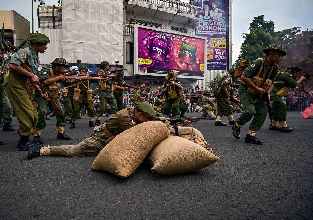 FOTO: Semangat Arek Suroboyo Menyala di Parade Surabaya Juang 2025