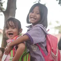 Bagi anggota komunitas Social Designee kehidupan yang hanya sekali ini haruslah dimanfaatkan untuk berbagi ilmu dengan anak-anak di perkampungan. (dok. Social Designee)