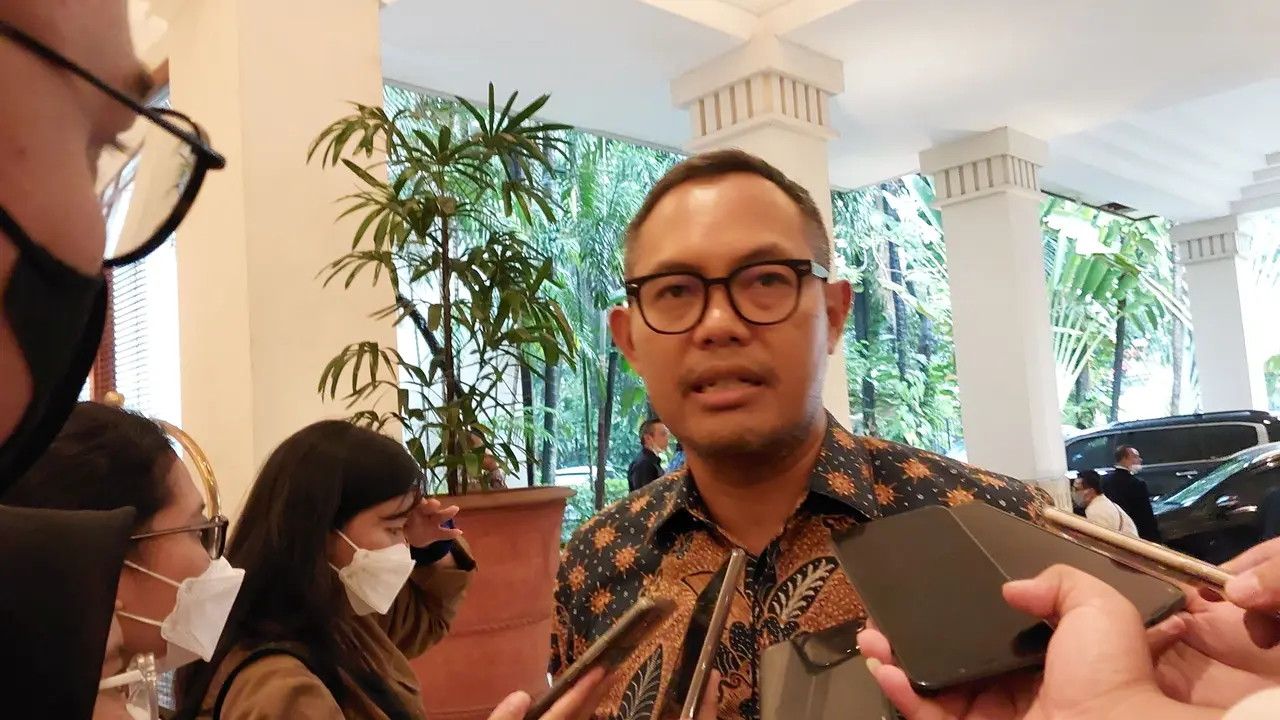 Juru Bicara Kementerian Koordinator bidang Kemaritiman dan Investasi Jodi Mahardi di Hotel Dharmawangsa, Jumat (7/10/2022). Jodi mengatakan bahwa Menko Luhut telah bertemu dengan anak usaha Tesla di AS membahas teknologi baru transportasi mobil listrik.