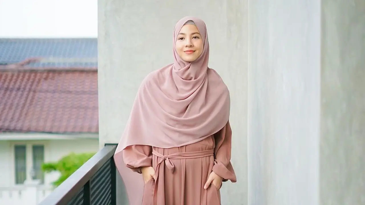 Gaya santun Natasha Rizky