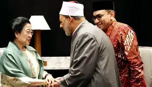 Presiden Kelima RI&nbsp;Prof.Dr.(H.C.) Megawati Soekarnoputri berbincang hangat dan akrab Imam Besar Al Azhar Prof Dr. Ahmed El-Tayeb (Istimewa)