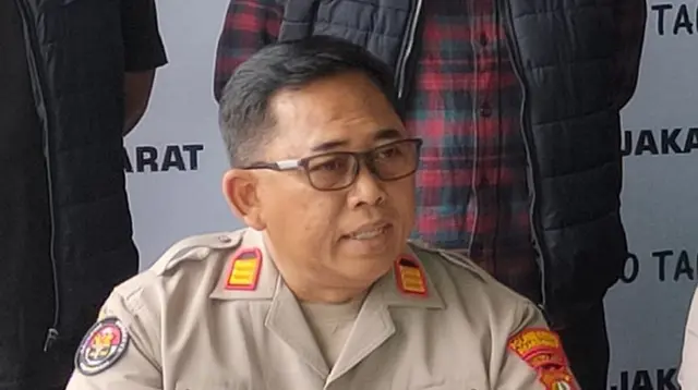 Polisi Nonton Bola Saat Warga Lapor KDRT, Polres Jakbar Klarifikasi