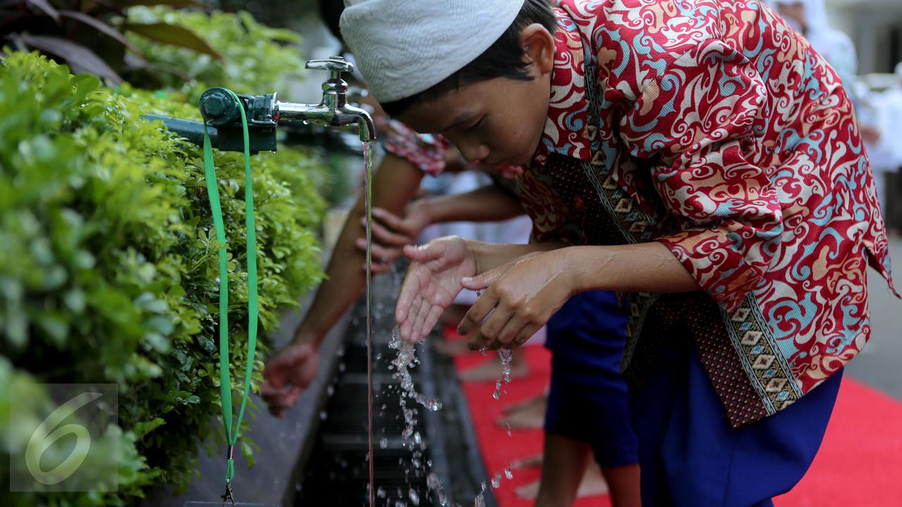 Keceriaan Ratusan Yatim Saat Berwudhu di Istana Negara