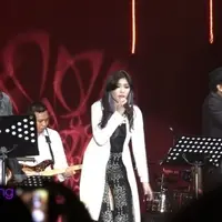 Glenn Fredly, Isyana Sarasvati, Marcello Tahitoe – September (Java Jazz Festival 2016)