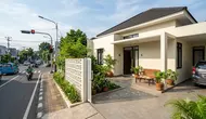 7 Inspirasi Teras Rumah Dekat Lampu Merah yang Tetap Adem dan Enak Buat Santai
