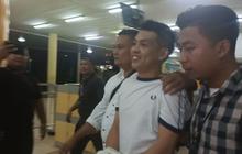 Kasus Pemalsuan Dokumen, Ko Apex Suami Dinar Candy Tersenyum Diborgol dan Digiring Polisi
