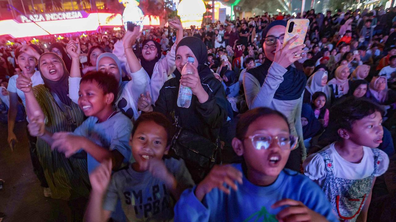 FOTO: Ribuan Warga Padati Puncak Perayaan HUT Ke499 Kota Jakarta di Bunderan HI