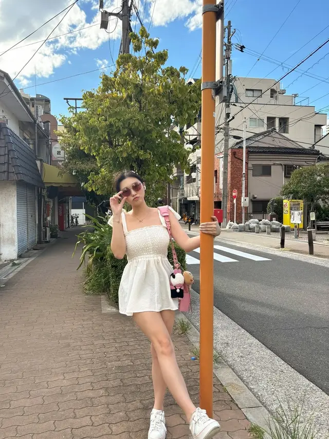 7 Pesona Livy Renata dengan Outfit Casual, Simpel Tapi Fashionable  (credit: instagram/livyrenata).