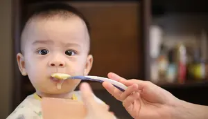 Bayi Siap MPASI? Kenali 4 Tanda Ini