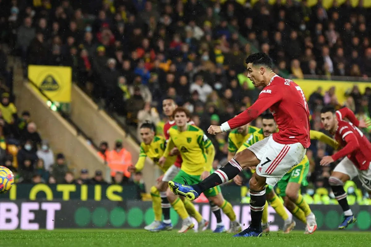 FOTO: Ronaldo Bawa MU Curi Poin Penuh dari Markas Norwich City