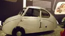 Mobil unik ini berasal dari Jerman. Fuldamobil dibuat oleh Elektromaschinenbau Fulda GmbH. Walaupun mobilnya terlihat gemuk, tapi mobil ini punya roda yang kecil. Karena ukurannya, mobil ini dijuluki sebagai "Bubble car" yang sebenarnya adalah panggilan untuk mobil kecil dab ekonomis. (Source: brilio.net)