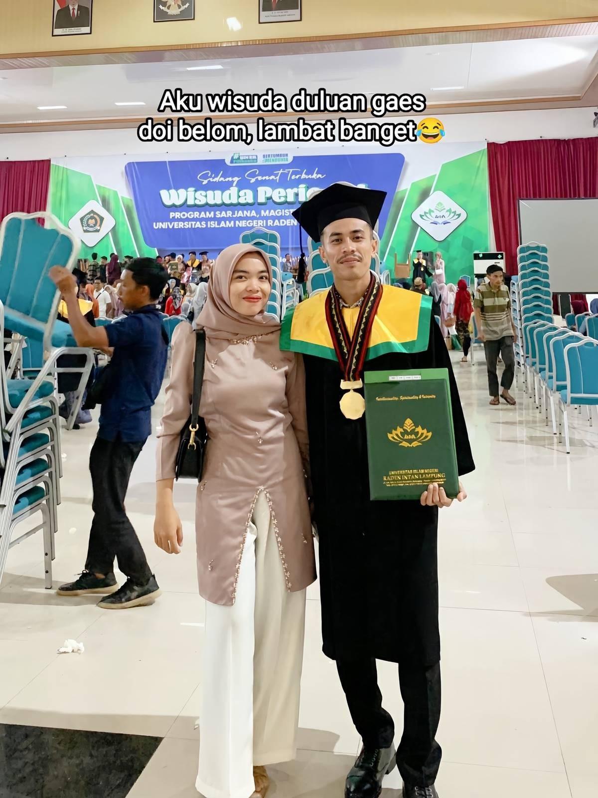 Bagikan Foto Sidang Didampingi Kekasih hingga Lamaran, Pria yang Bagikan Perjalanan Cintanya Ini Curi Perhatian