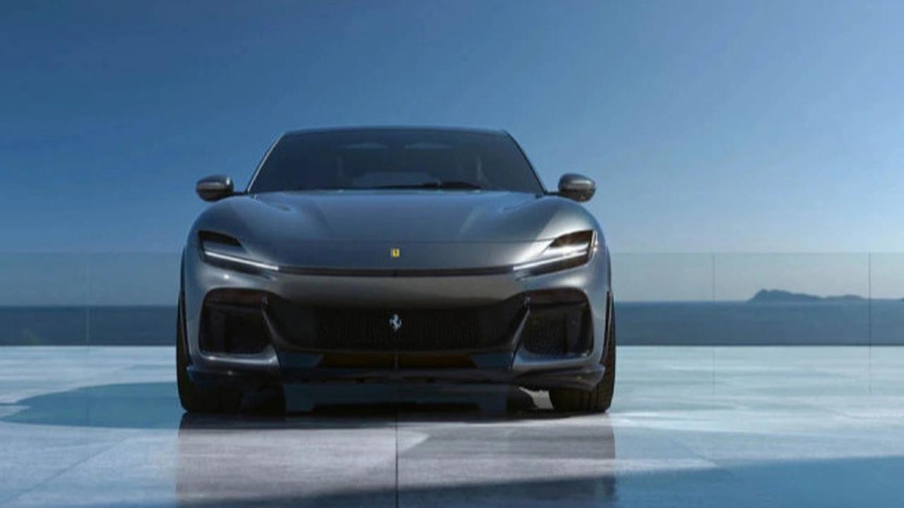 Segini Harga Ferrari Purosangue Terguling dari Truk Towing Usai Kecelakaan di Tol Cengkareng
