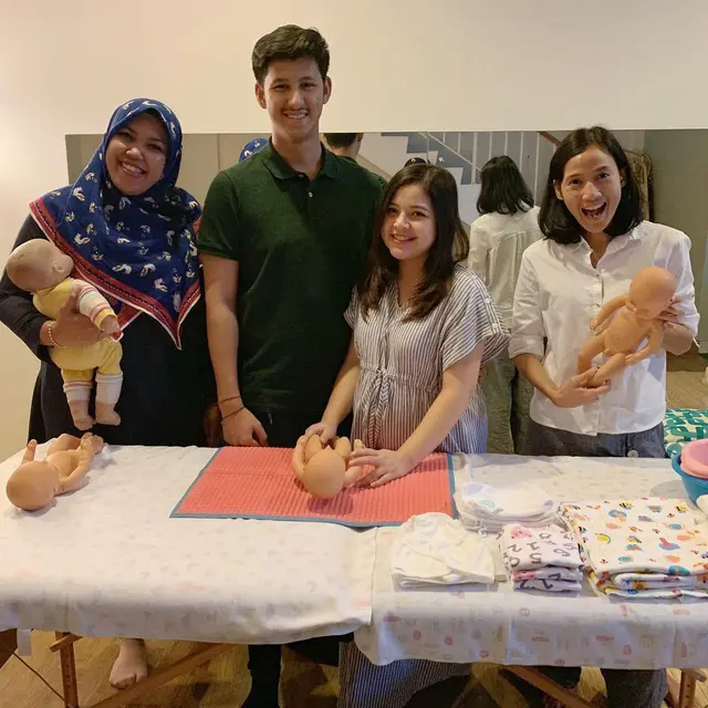 Tasya Kamila dan Randi Bachtiar ikut kelas parenting.