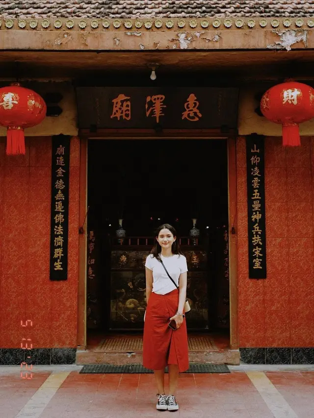 Sarah Manzel sering memakai pakaian yang santai, cocok untuk kamu jadikan inspirasi