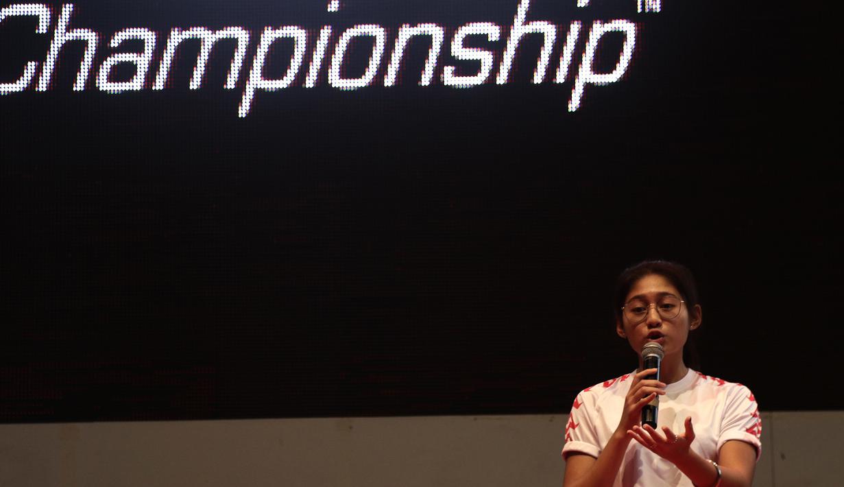 Pesepak bola putri Indonesia, Zahra Muzdalifah, saat acara meet and greets ONE Championship dan Timnas Indonesia di Gandaria City Mall, Jakarta, Sabtu (25/1). ONE Championship dan PSSI bersinergi untuk pengembangan atlet di Tanah Air. (Bola.com/Yoppy Renato)