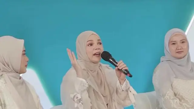 Dewi Sandra di acara konferensi pers The House of W