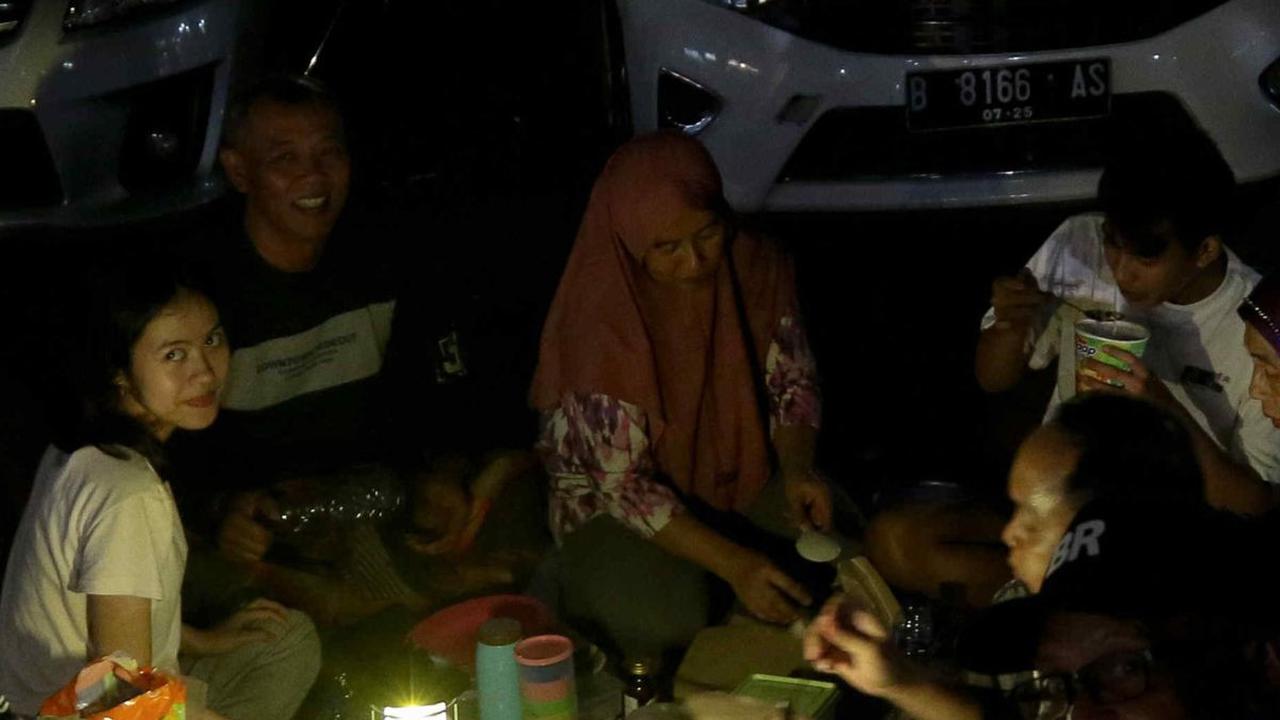 Guna mengantisipasi penumpukan kendaraan di rest area yang bisa memicu kemacetan, pemudik diimbau untuk beristirahat maksimal selama 30 menit.&nbsp;Liputan6.com/Herman Zakharia