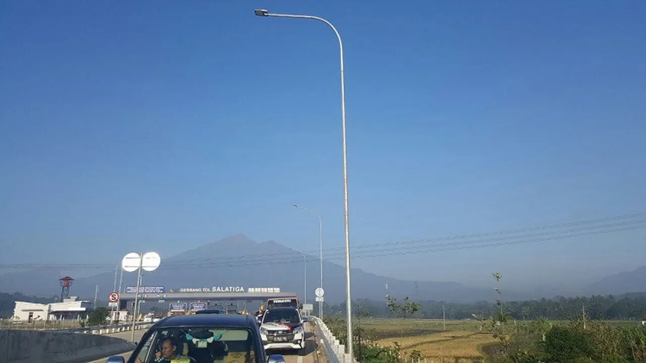 Aksi Konyol Pemudik demi Narsis di Gerbang Tol Terindah