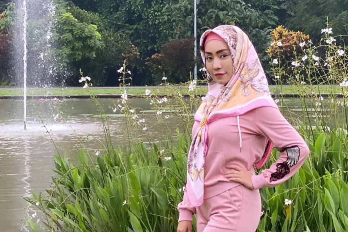 Berhijab Usai Sakit Aneh, Ini 6 Potret Gaya Terbaru Baby Sexyola