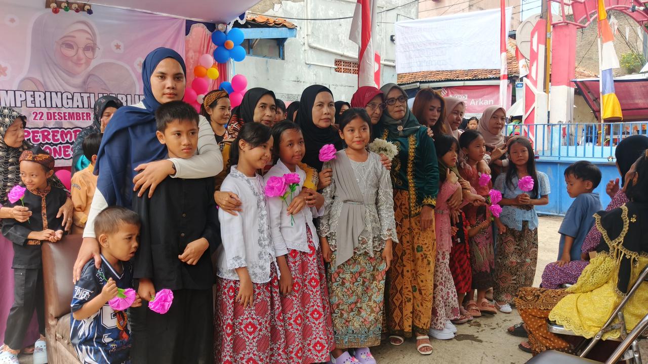 Momen Haru Warnai Sungkem di Peringatan Hari Ibu Lio Genteng BandungMomen Haru Warnai Sungkem di Peringatan Hari Ibu Lio Genteng Bandung