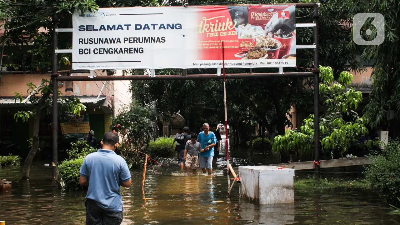 Genangan Air Masih Rendam Area Rusun BCI Cengkareng Jakarta Barat