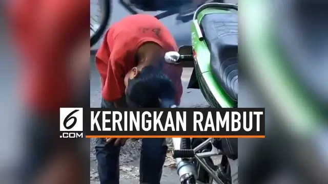 Biasanya orang akan menggunakan hairdryer atau kipas angin untuk mengeringkan rambut. Namun berbeda dengan yang dilakukan bocah satu ini. Ia malah memilih menggunakan knalpot untuk mengeringkan rambutnya.