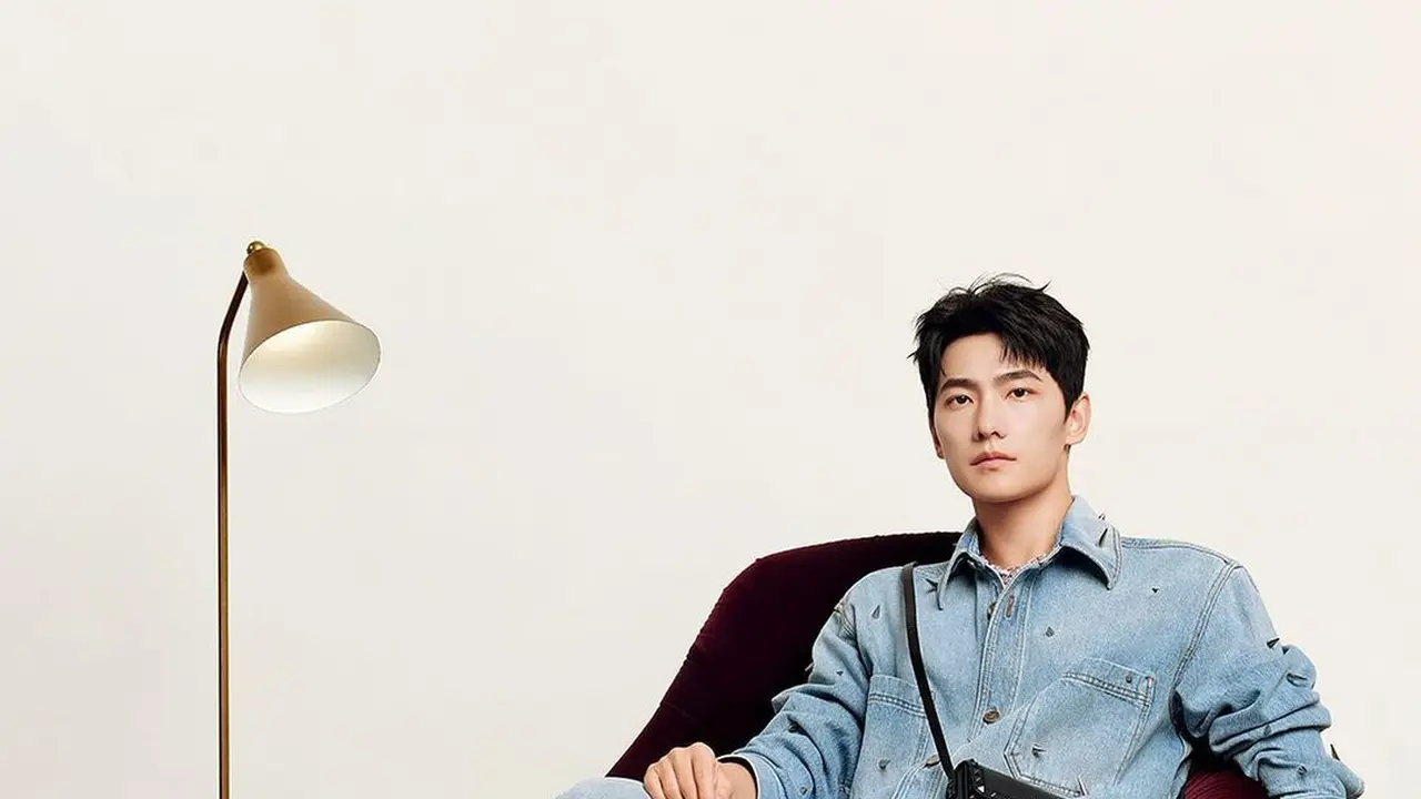 Gaya Menawan Yang-Yang, Aktor China yang Saingi Suga BTS Sebagai BA Valentino