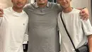 Saat momen Arhan dan Azizah menikah, Asnawi juga hadir. Hadirnya Asnawi cukup membuat Andre Rosiade senang. Ia senang bisa bertemu dengan pemain timnas seperti Arhan dan Asnawi. (Liputan6.com/IG/andre_rosiade)
