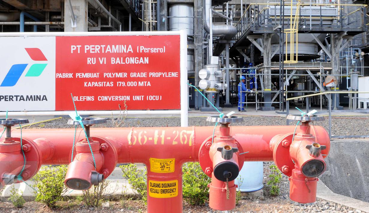 Tampak kilang VI Balongan di Indramayu, Jawa Barat, (14/1). Pengolahan minyak mentah 125.000 barel per hari dan BBM hasil produksinya 100 persen dipasok untuk memenuhi kebutuhan BBM di Jakarta dan sekitarnya. (Liputan6.com/Helmi Afandi)