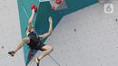 Atlet panjat tebing putra Inggris, Hamish McArthur saat beraksi di babak semifinal kategori lead putra Kejuaraan Dunia Panjat Tebing 2022 seri Jakarta, Senin (26/9/2022). Hamish McArthur menempati posisi 23 semifinal lead putra Kejuaraan Dunia Panjat Tebing 2022 seri Jakarta dengan 21+. (Liputan6.com/Helmi Fithriansyah)