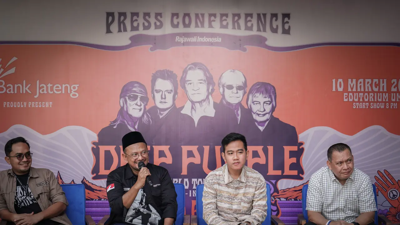 Founder Rajawali Indonesia, Anas Syahrul Alimi bersama Walikota Solo, Gibran Rakabuming Raka saat jumpa pers konser Deep Purple.