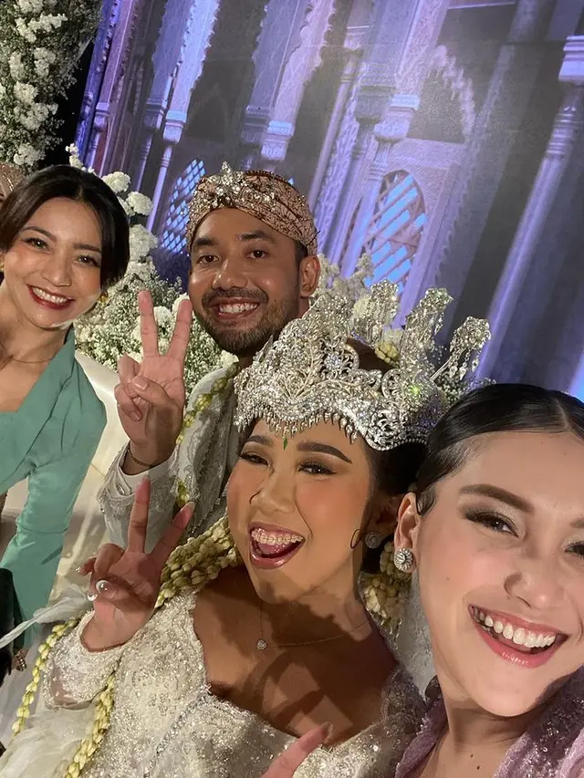 Pernikahan Kiky Saputri dan M Khairi. (Foto: Instagram/ayutingting)