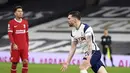 Bek Tottenham Hotspur, Pierre-Emile Hojbjerg berselebrasi usai mencetak gol ke gawang Liverpool pada pertandingan lanjutan Liga Inggris di Stadion Tottenham Hotspur, London, Jumat (29/1/2021). Liverpool menang atas Tottenham 3-1. (Shaun Botterill/Pool via AP)