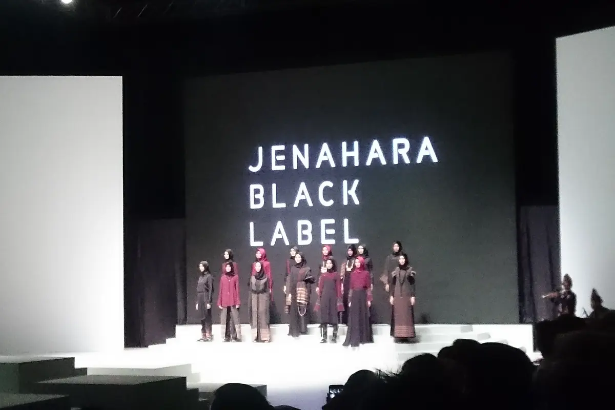 Koleksi Jenahara Bernuansa Kain Ulos di Panggung IFW 2017