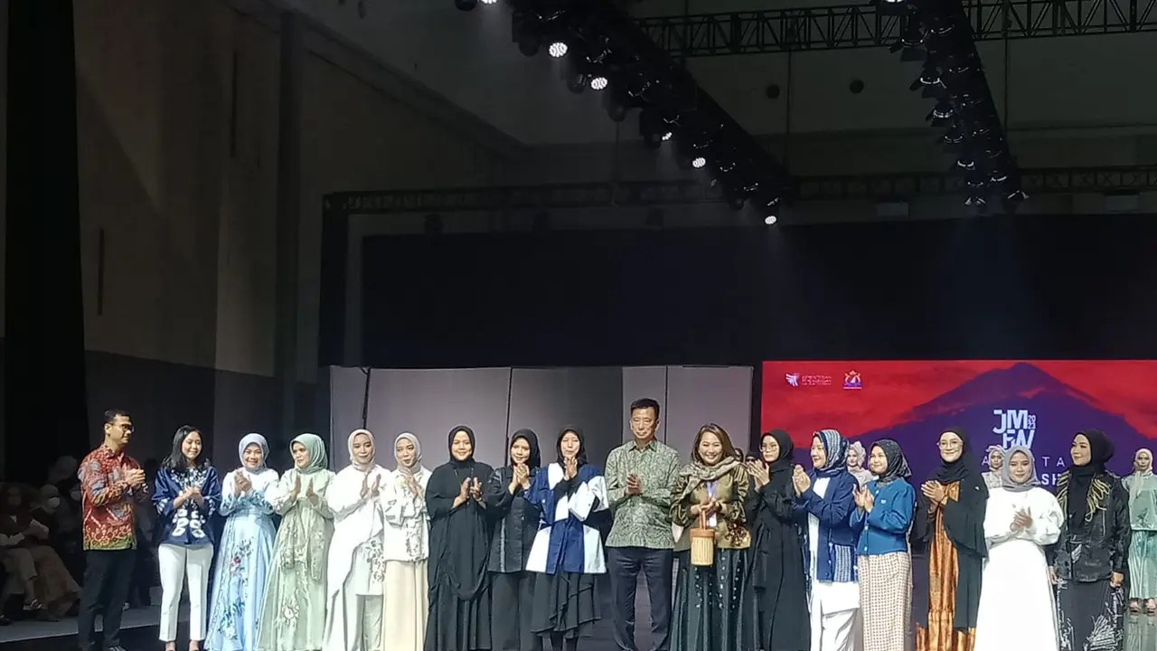 Ajang Jakarta Muslim Fashion Week 2022.