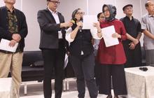 FOTO: Demokrasi Meredup, Guru Besar dan Akademisi Berkumpul di UI Salemba
