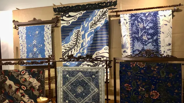 Karya-karya batik  dengan nuansa biru