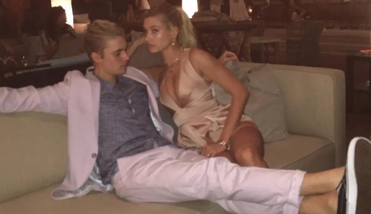 Sumber mengatakan bahwa mereka pergi ke kelab malam apda pukul 1 dan kemudian berjoget bersama di balkon. (instagram/justinbieber)