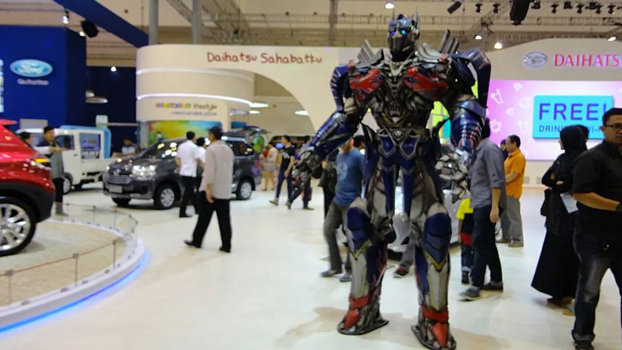 Transformer Bikin Heboh Booth Daihatsu